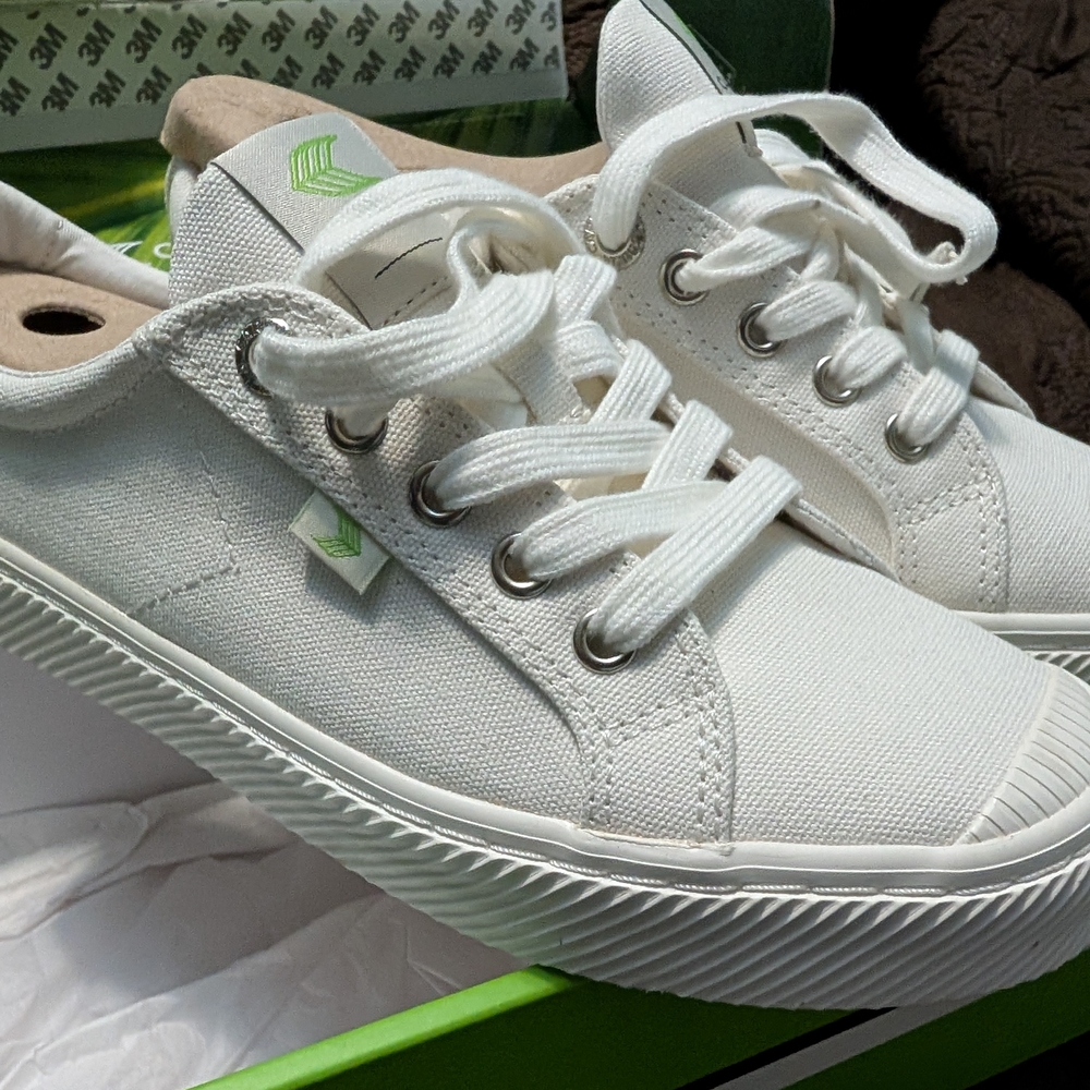Cariuma White Canvas Sneakers